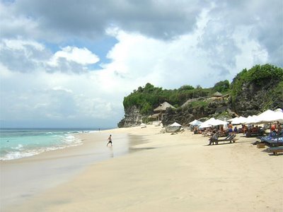 Habiskan Waktu Liburan Seru di Pantai Jimbaran Bali